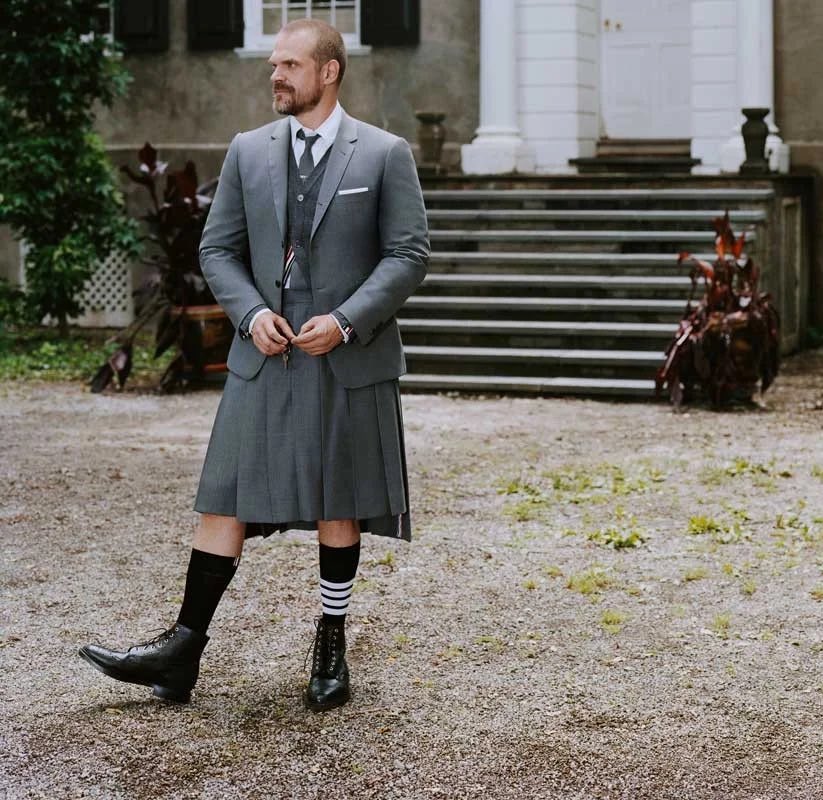barbitwt's tweet photo. DAVID HARBOUR IN A SKIRT I AM LOSING MY MIND https://t.co/YS58LtANha