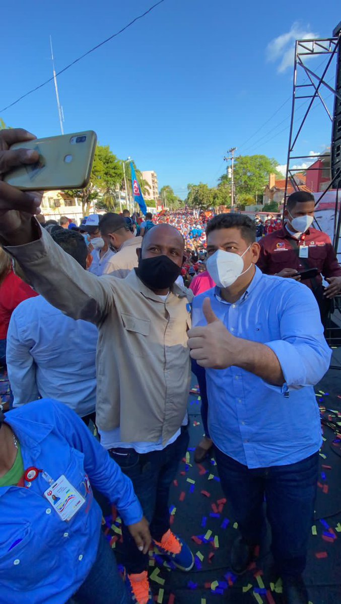 OviedoPSUV's tweet photo. Con la fuerza y la valentía de este pueblo, iniciamos este nuevo recorrido para devolverle la grandeza a Bolívar.

#HayQueVacunarse
#VamosCiudadGuayana https://t.co/mvFQJwN2Jf