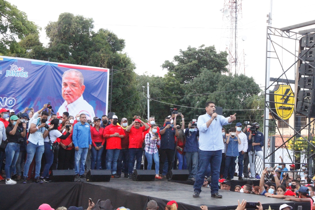 OviedoPSUV's tweet photo. Con la fuerza y la valentía de este pueblo, iniciamos este nuevo recorrido para devolverle la grandeza a Bolívar.

#HayQueVacunarse
#VamosCiudadGuayana https://t.co/mvFQJwN2Jf