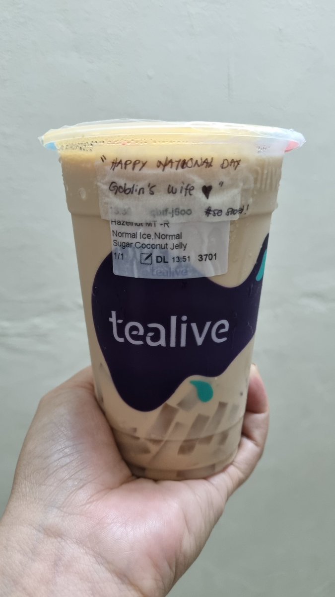 Angelicbug's tweet photo. I was informed my package was stuck somewhere, which is understandable. Then I was told something came for me at home. This was definitely a wonderful surprise. Thank you! #KindBoxProject https://t.co/CbDZ0Pccdp
