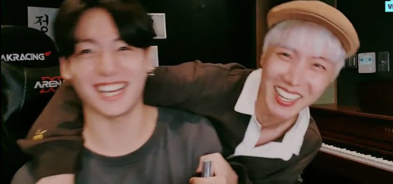 btspurplesme's tweet photo. Estaremos emocionadas por el cumple de Jungkook pero nunca tanto como Hobi
#HappyBirthdayJungkook https://t.co/stGidgicb5