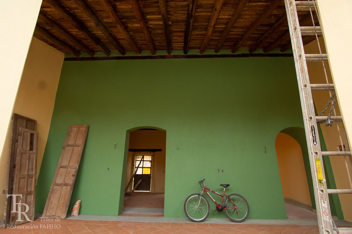 t_restauracion's tweet photo. Agradecemos a #Oxical y @cesabedecal, la donación de 10 cubetas de pintura a la cal para la #restauración de casas del #Istmo ¡Muchas gracias por su contribución! 🙌🏘 https://t.co/uN704MUGYN
