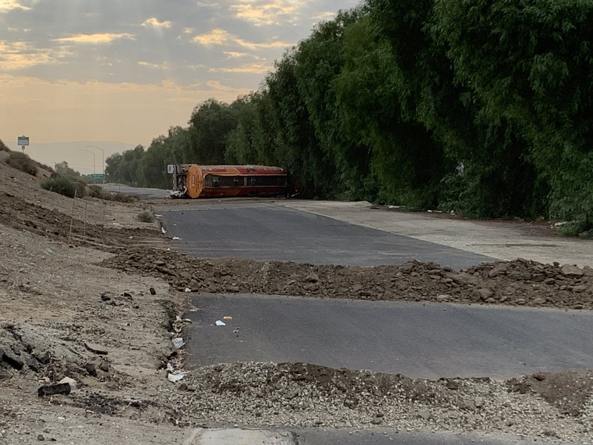 BanningPolice's tweet photo. ⚠️Traffic advisement⚠️                       
On 08-31-2021 at 0332 hours, a traffic incident occurred on the eastbound 10 fwy near the Hargrave St on ramp. The incident caused a tanker truck containing fuel to drive off the freeway and down an embankment. Please drive safe! https://t.co/U87Ez0xuzg