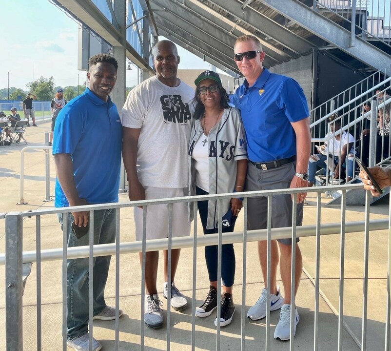 Dollar_Bank's tweet photo. What a weekend for the 2021 Josh Gibson Youth Classic! We were thrilled to sponsor this event. Thank you @JoshGibson_1911 for bringing together youth baseball teams in #Pittsburgh and congratulations to the @EastburghAvs for the big win!  ⚾ #JG20MVP #DollarBank #Community https://t.co/lUBthPoTii