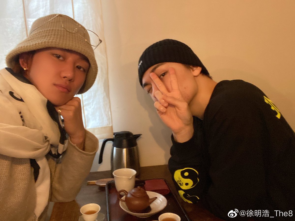 verhaozones's tweet photo. verhao bonding over food 🍿🌮🍕 https://t.co/C6MweBMCm3