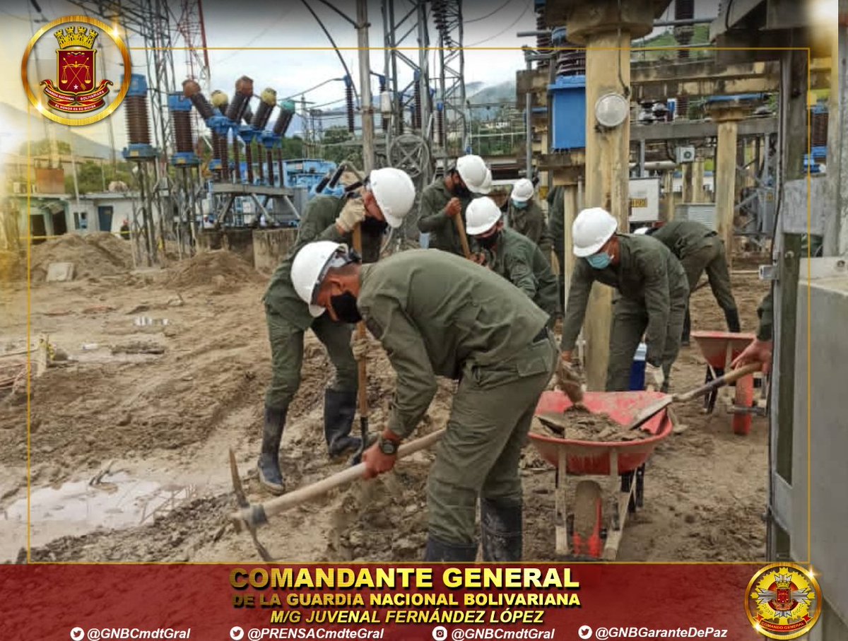 MGJuvenalFL's tweet photo. ¡TRABAJANDO POR NUESTRO PUEBLO!🇻🇪
En el marco de la Operación Valle del Mocoties 01-2021, efectivos militares adscritos al @Czgnb22M del Edo. Mérida, laboran día y noche para restablecer el servicio eléctrico. 👊🇻🇪 
#GNB #CEOFANB
#GNByPuebloUnidos
#YoSoyFANB https://t.co/zAdlAhnXAn