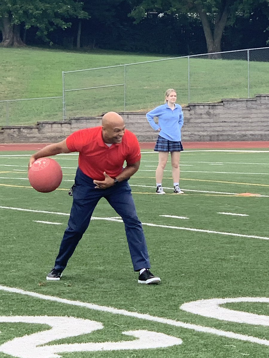 AlexNapoli14's tweet photo. Some awesome action shots captured our by Family Captain, Alina Kohout of the Crenshaw/O’Leary fam kickball game today https://t.co/DkoW9f4Mow