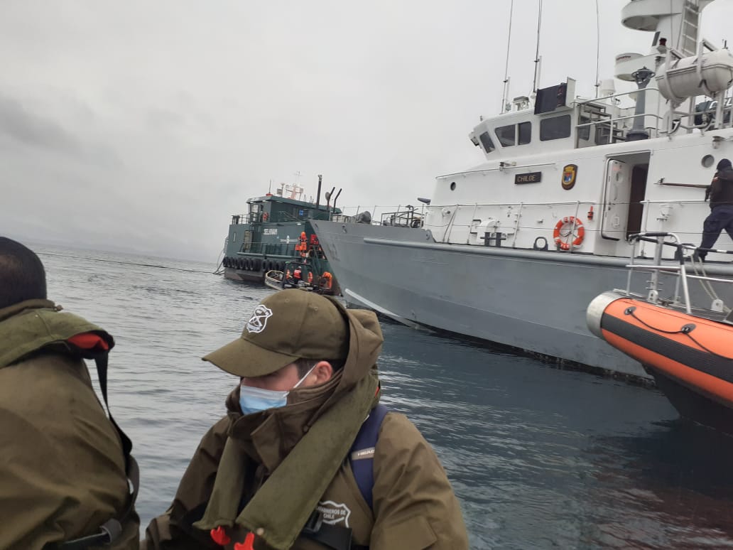 CarabLosLagos's tweet photo. #Carabineros del Retén #Quenac junto a la #ArmadadeChile realizan labores preventivas en último dia de festividad Cristo Nazareno en Isla Caguach
#OrdenyPatria #Prevención #CarabinerosDeTodos https://t.co/KzZ2vzHFQM