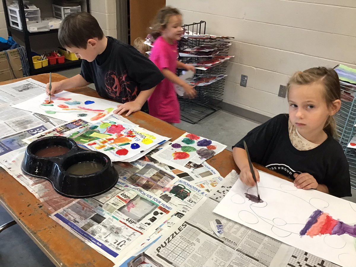 AmyAludwig's tweet photo. Kindergarten practicing mixing primary colors to make secondary colors #freeman_falcons #freemanfalcons https://t.co/H00Vl6mzp3