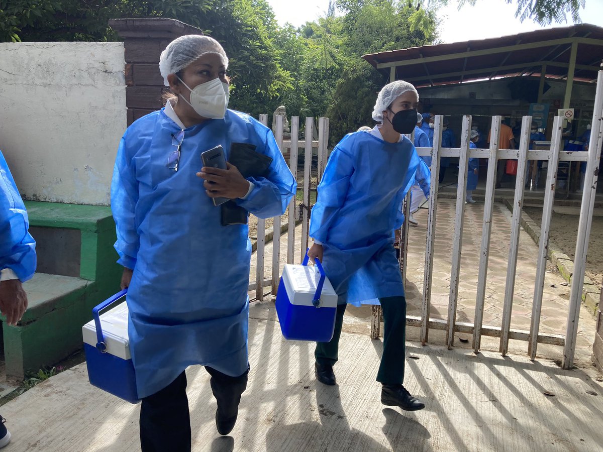 GobMpal_Ocotlan's tweet photo. Aplicación de vacunación 2da dosis, (Pfizer). Estamos muy bien coordinados por el bien de nuestros habitantes. @BienestarMxOax @SSO_GobOax @GobiernoMX https://t.co/VpwMDyRsxN