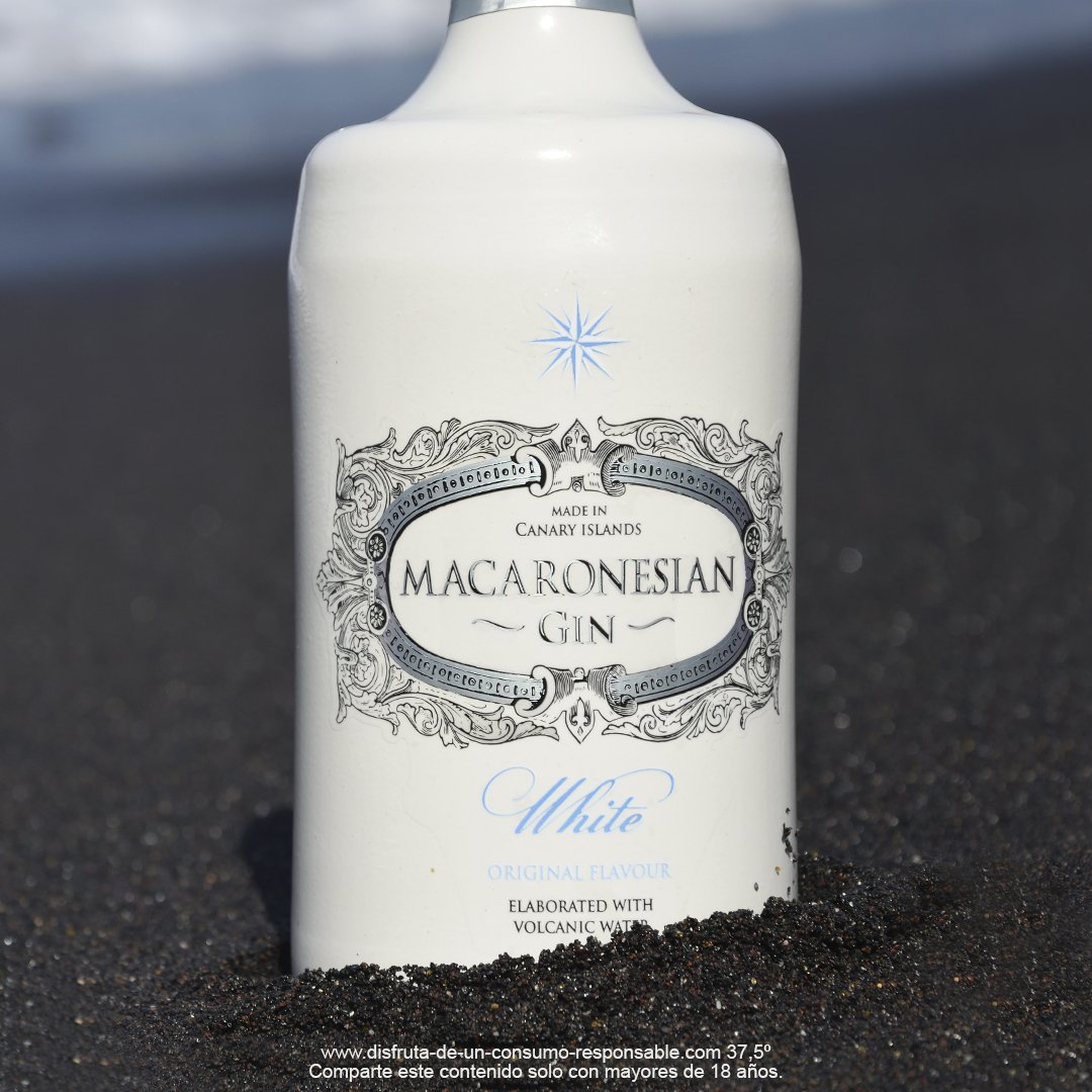 Más sol, más alegría, más Macaronesian White Gin! 🌞 💙 🌞 #ginebracanaria #laginebradecanarias #macaronesian #macaronesiangin