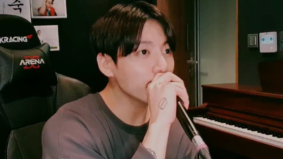 jungkook selca, weverse posts, birthday live, singing paradise, singing heartbeat BEST DAY EVER ME THINKS