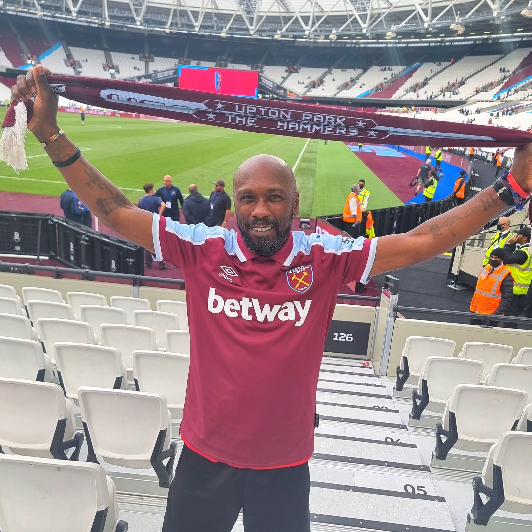 West Ham fan Charlie recently featured in a <a href="/macmillancancer/">Macmillan Cancer Support</a> and <a href="/CancerDeadline/">Cancer Deadline Day</a> film after being diagnosed with lung cancer.

The club wanted to say thank you to Charlie for his support by sending him a team shirt. Here he is wearing it on match day ⚽ 👇