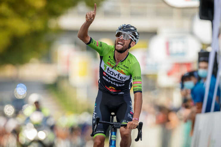 Há muito tempo atrás desta vitória, que sentimento e emoção hoje na vitória de @Joaquim300, mais que merecida 🏆 🏆

Parabéns Quim, parabéns equipa, que momento 🤍

#KeepItUp #TavferMeasindotMortagua #GPJN