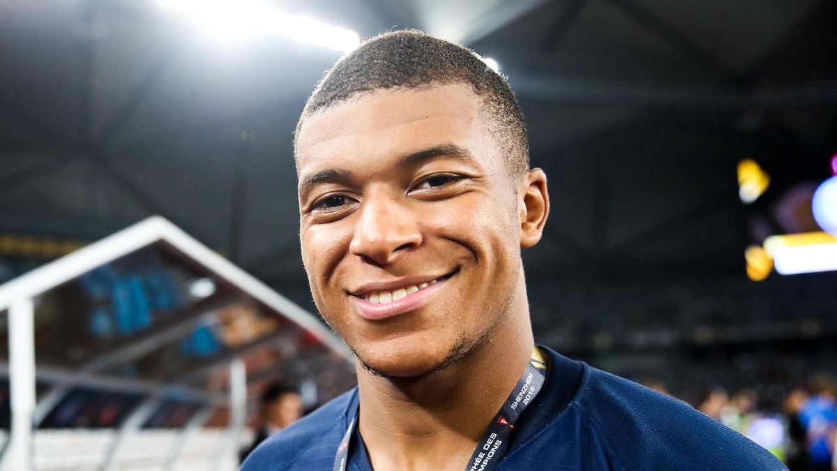 🚨🚨🚨 Florentino va a dar una sorpresa inolvidable a la afición del Real Madrid esta noche, prepárate para el silencio y por supuesto está a punto de llegar el hombre que sirve al Madrid 23:50 listo para la llegada de KYLIAN MBAPPE🚨🚨🚨 <a href="/realmadrid/">Real Madrid C.F.</a> <a href="/KMbappe/">Kylian Mbappé</a> #Mbappe #RealMadrid