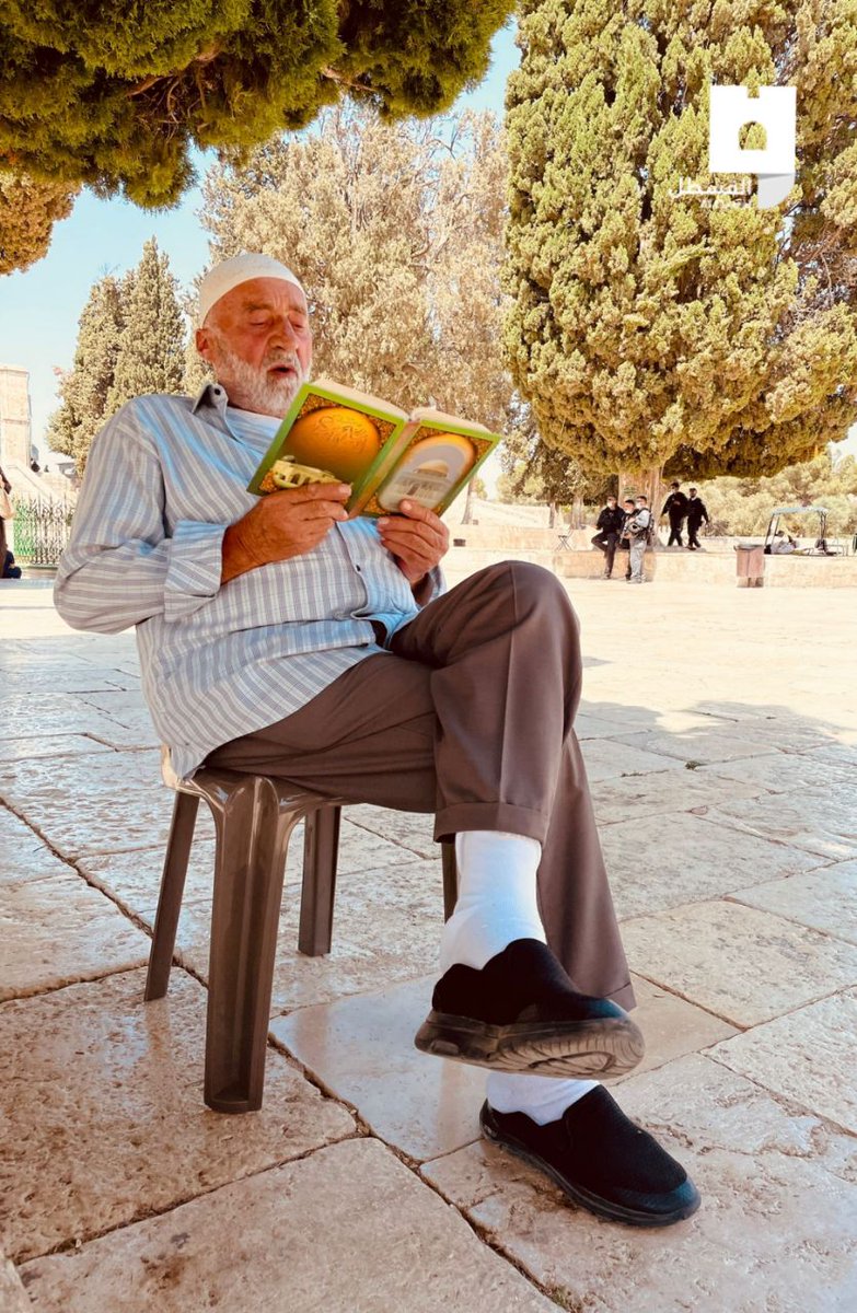 QudsNen's tweet photo. Palestinians recite the Holy Quran at Al-Aqsa Mosque, the world's third-holiest site for Muslims, today.
#SaveAqsa
#FreePalestine https://t.co/MwBngpz3iN