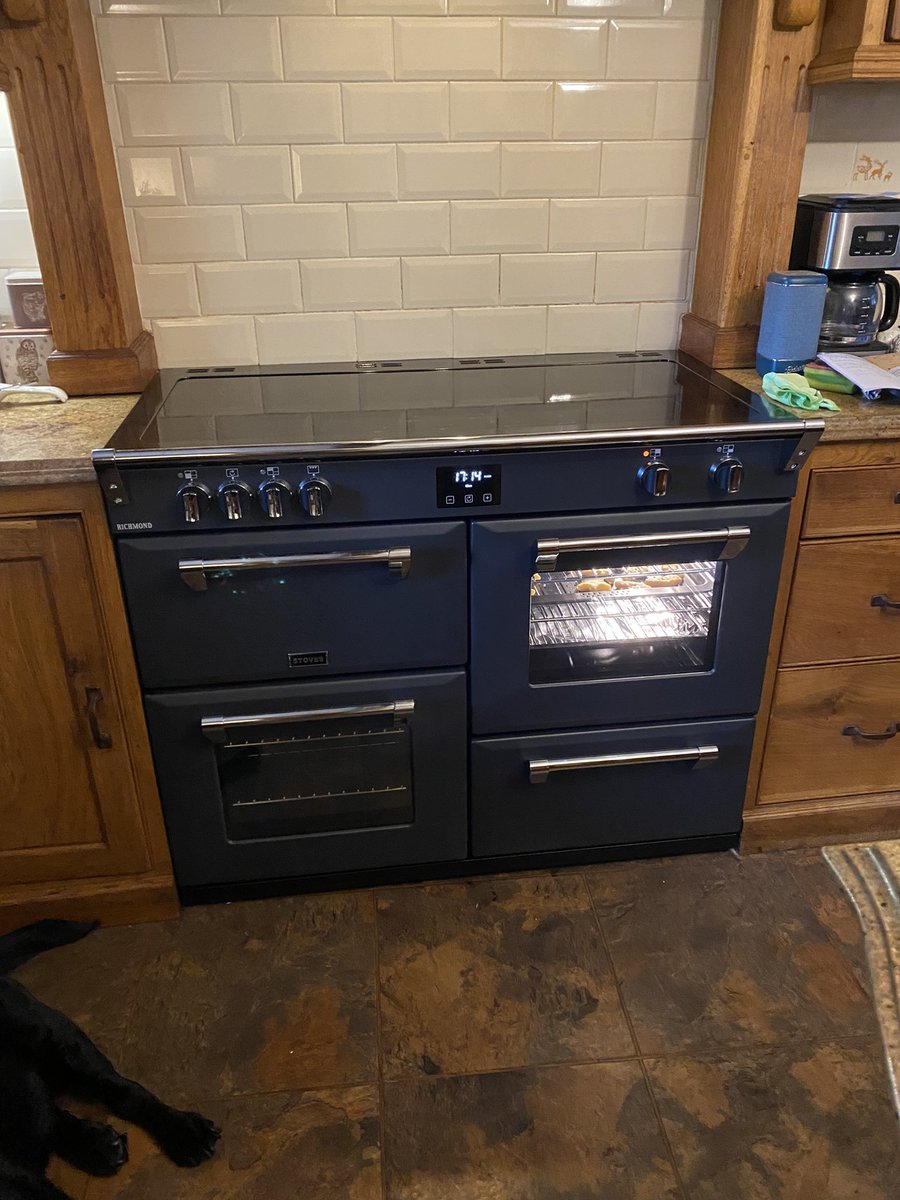 Out with the old and in with the new! Now to figure out how to use this gorgeous thing #RangeCooker #Masterchefinthemaking