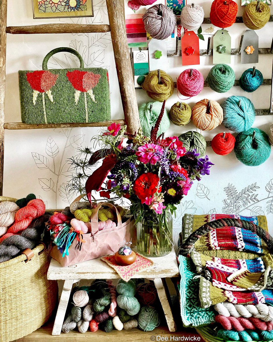 Exciting things happening in the studio! Head on over to my Instagram grid @deehardwicke for project stories and tales from the studio 🤍