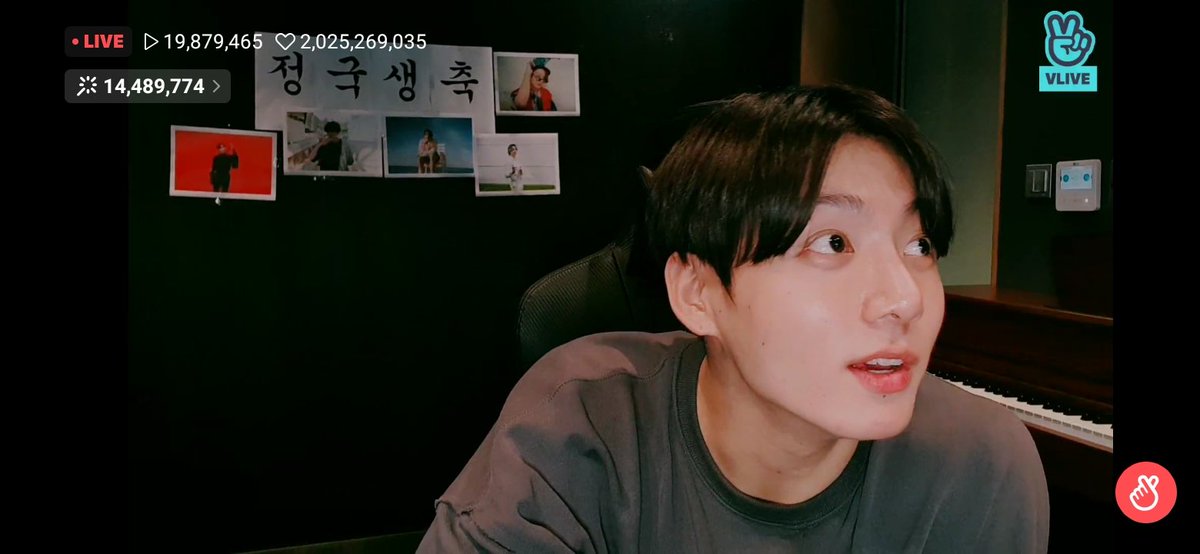 7member_forever's tweet photo. 💜🎂 جونغكوكاه شكرا لأنك وجدت في هاذه الحياة 
#HappyBirthdayJungkook 
#GoldenArtistJKDay 
#OurBrightestStarJK 
#LightInOurDarkJK
#HAPPYBIRTHDAYJUNGKOOK https://t.co/hoUXVqO717