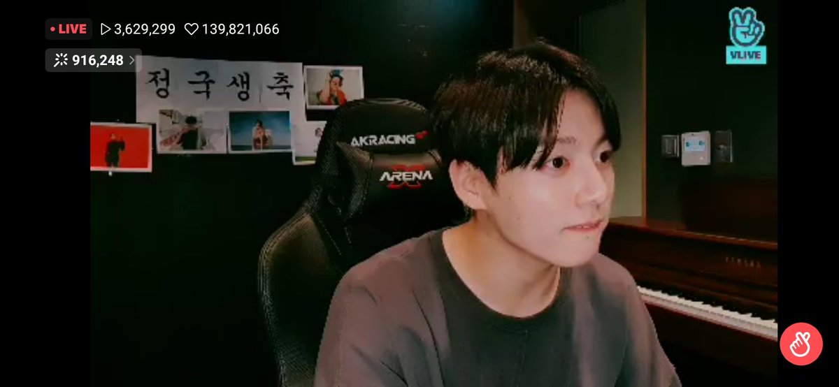 7member_forever's tweet photo. 💜🎂 جونغكوكاه شكرا لأنك وجدت في هاذه الحياة 
#HappyBirthdayJungkook 
#GoldenArtistJKDay 
#OurBrightestStarJK 
#LightInOurDarkJK
#HAPPYBIRTHDAYJUNGKOOK https://t.co/hoUXVqO717