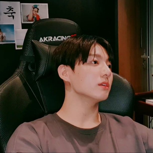 Alea_BTS's tweet photo. Thank you for choosing to be with us in your special Day — I love you, Jeon Jungkook! 💜✨ @BTS_twt #JUNGKOOK https://t.co/Qzu7ddsh0c
