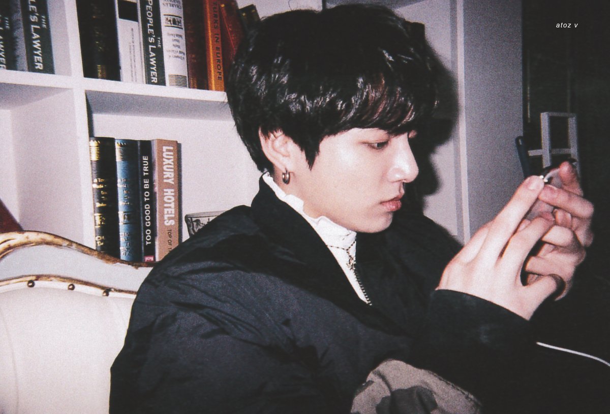 atozv_scan's tweet photo. 🐰🎉🎂💜
#HappyBirthdayJungkook 
#HAPPYJKDAY https://t.co/AjejRbJ3Bl