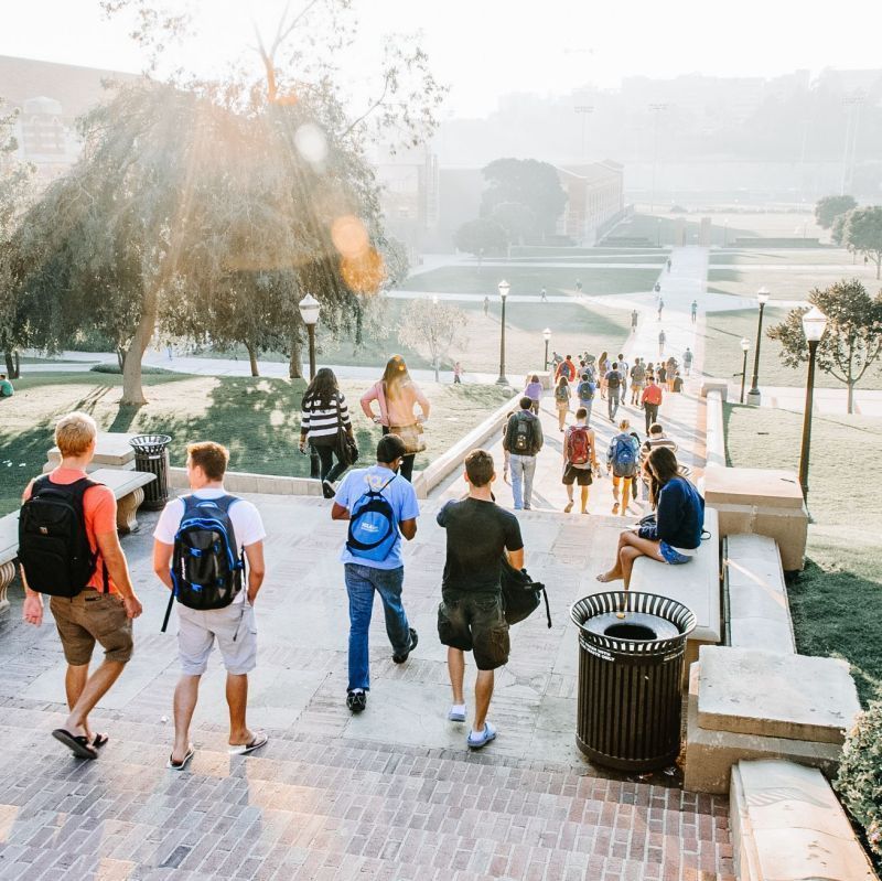 Heavy backpacks, walking across campus, and sitting in uncomfortable chairs during lectures can be TOUGH on your hips, back, and neck 🤕 Just a few minutes a day with the Hip Hook can provide long-term #painrelief 

Check it out here: buff.ly/3i3K51N