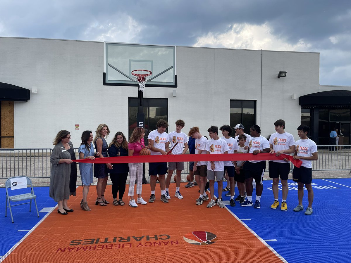 NLCharities's tweet image. Earn your badge as we kick off #earlygivingday tomorrow September 1st. When you give, you make an investment in the children who are positively impacted by @nlcharities. Click our link tree in our bio and don’t forget to DONATE! @NTxGivingDay @NancyLieberman