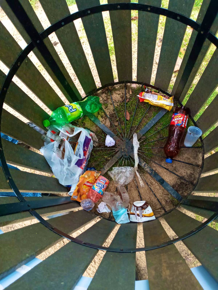 mariasostenible's tweet image. Es muy triste para nosotros como recicladores llegar y encontrar basura en las estaciones de reciclaje llenas de basura. Si van a los parques que tienen estas estaciones solo son para plásticos, una ciudad limpia es tarea de todos. 

🌎♻️🙌🏻

@muta_world 
@ReciclaPues