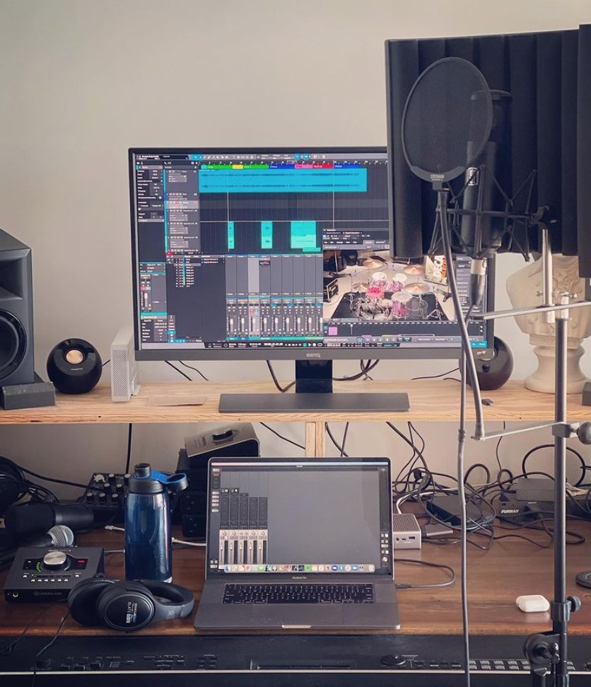 StedmanUSA's tweet image. ‘Invincible’ chapter 3: recording some vocals today using my Slate VMS ML-1 mic! 🎤🎧😎

Repost 🗣 Taylor Shaull Music
📸: instagram.com/p/CMsSgZKsivu/

#slatevms #vocals #invincible #microphone #recordingstudio #homestudio #producer #composerlife #musicproducer