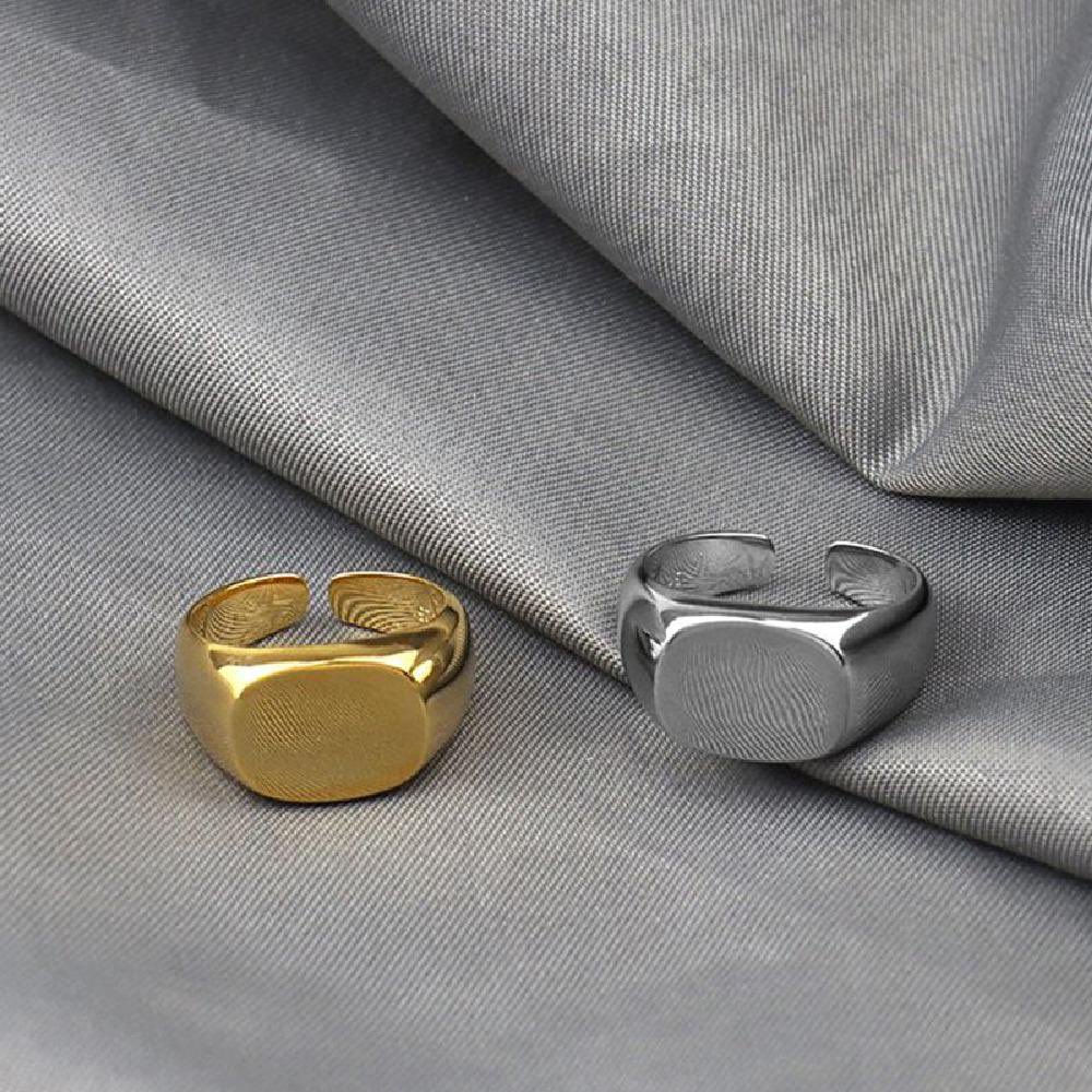 WekkinsJ's tweet photo. Square Flat Smooth Ring

Visit our website：
https://t.co/4tMBJNNPXn
📮：service@wekkins.com

#fashion #handmade #jewellery #earringseveryday #accessories #gold #necklaceshop #handmadejewelry #lovelifestyle #jewelrygifts #jewelrydesigner #silver #jewelryaddict #ring #bracelet https://t.co/SWCOw3j4vy