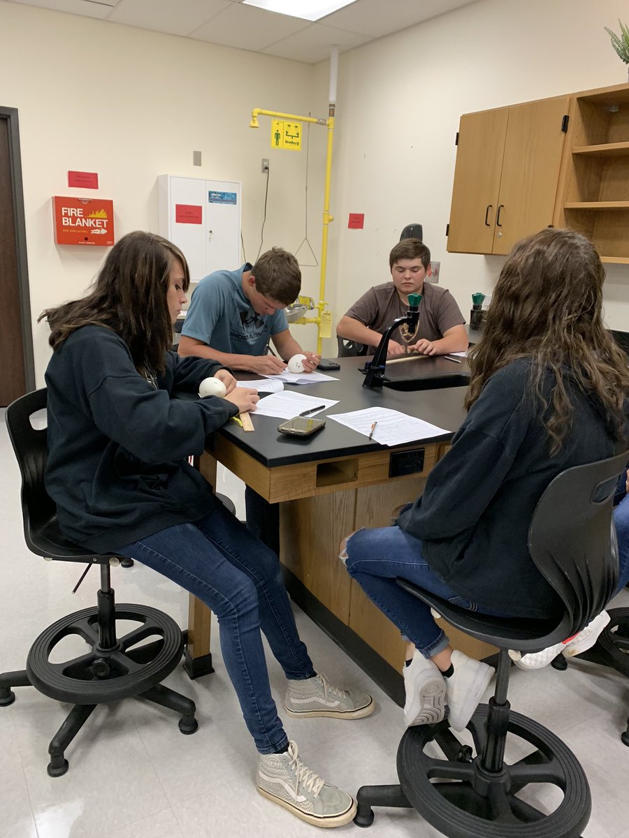 ProchnowSci's tweet image. Can a ballon model universe expansion? What is happening with our galaxies? These students are finding out! @SeguinISD @SeguinHSTx #matadorscience