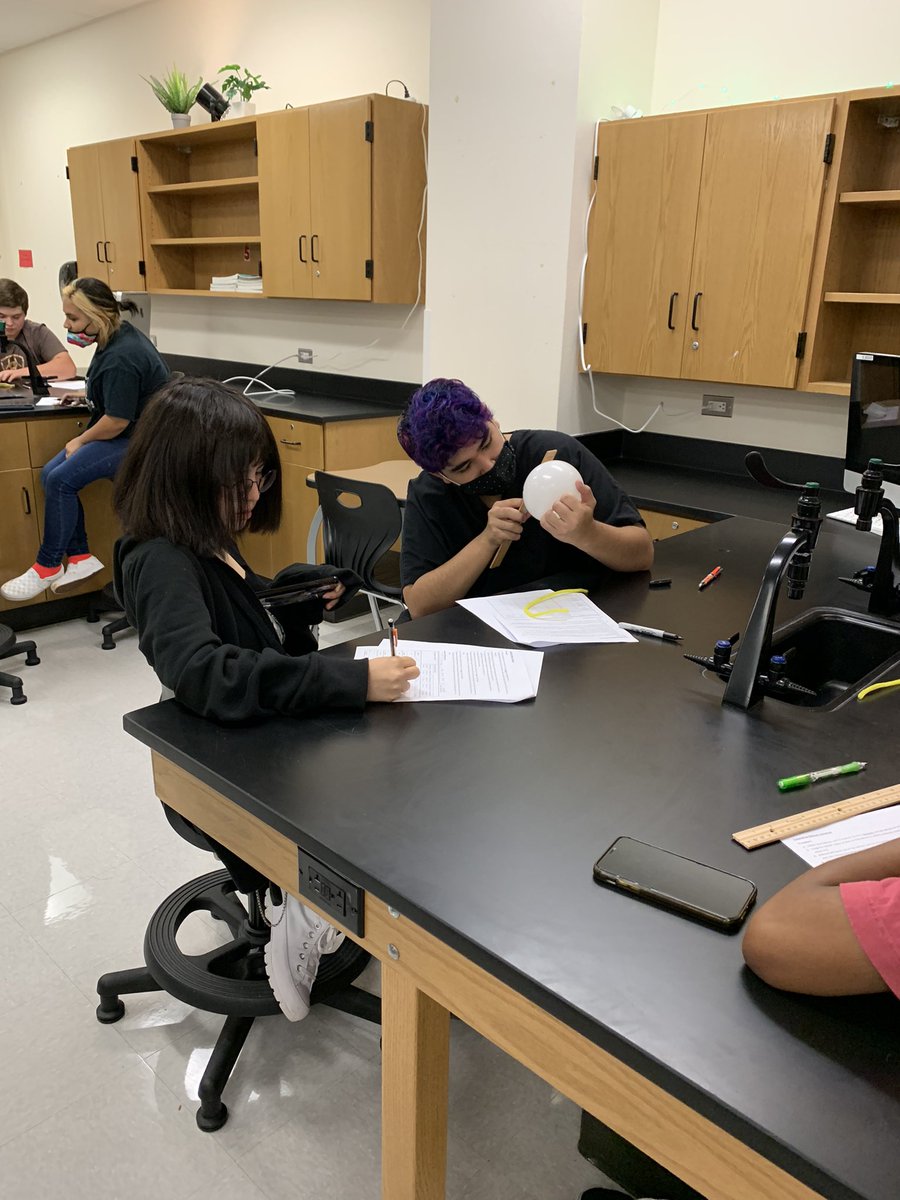 ProchnowSci's tweet image. Can a ballon model universe expansion? What is happening with our galaxies? These students are finding out! @SeguinISD @SeguinHSTx #matadorscience
