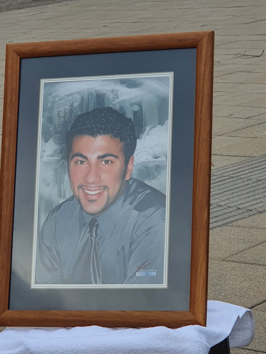 JETZT! Platz der Menschenrechte! 
Binali #Ilter bleibt unvergessen!
Jetzt solidarisieren gegen #Polizeigewalt und #Rassimus. Gedenken an Binali Ilter, der 2002  unbewaffnet von der Polizei in der Wiener Innenstadt erschossen wurde! #StopRacism