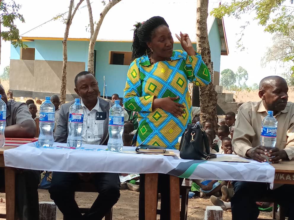 efgsy's tweet photo. Big day for the team in Tanzania with the handover of new improved toilets for the 2,751 pupils at Kasenga Primary School in the presence of the new Chato District Commissioner, Martha Mkupasi.
#education #sanitation #hygiene https://t.co/BJx34MtkPx
