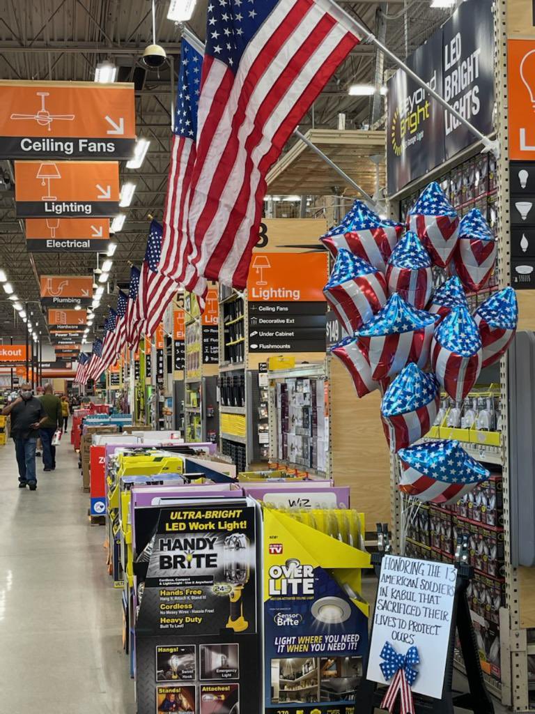 BigL475's tweet photo. Honoring those who gave all #HomeDepot #saintcloudHD #HD6350 https://t.co/hKmv5sd0Hq