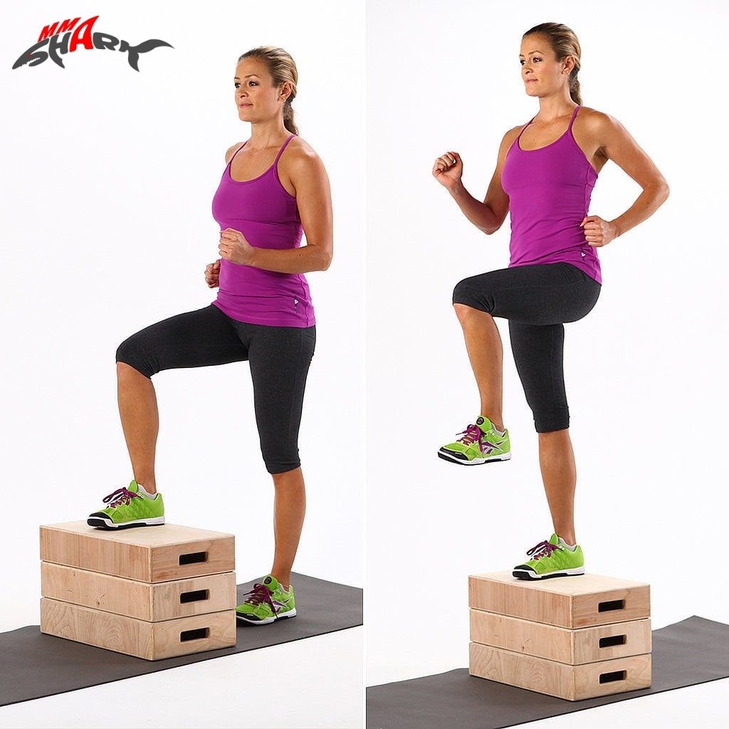 MMAShark3's tweet photo. You can perform lunge step-ups with your bodyweight or dumbbells. This exercise boosts your heart rate going and works your upper glutes and hamstrings. It also engages your stabilizer muscles
#lunges #lungesworkout #heartrate #hamstrings #glutes #muscle #MMAShark #martialarts https://t.co/51hLXQPlHQ