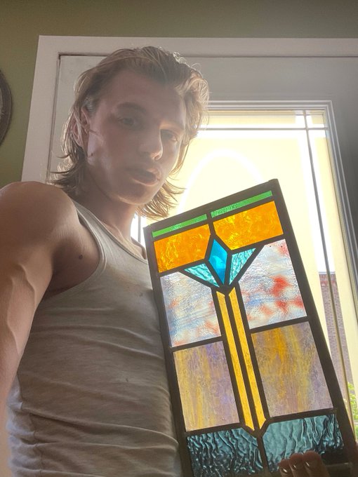 I took a stained glass class! 🥰🎨 https://t.co/jHDmlHb53J