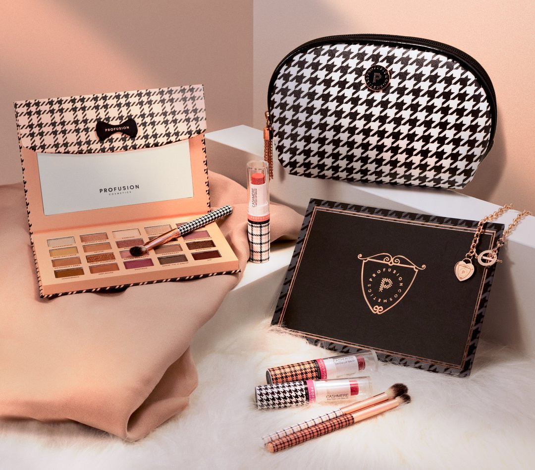 ProfusionCo's tweet image. She's classy, she's sassy...she IS the moment. Get your posh on with our new Beverly Hills Collection! Now available at Walmart and profusioncosmetics.com! 🐩💅☕️

#beverlyhills #profusioncosmetics #classymakeup #affordablemakeup #crueltyfree #neutrals