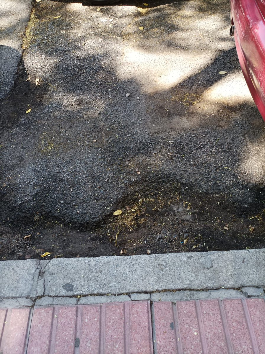 lolo2284's tweet photo. Asfaltar calles que están practicamente perfectas y dejar otras durante años en total abandono tiene sus consecuencias. Hoy me ha tocado a mi, no he sido el primero ojalá sea el último. @JMDCiudadLineal @Lineamadrid @CsCiudadLineal @AngelNinoQ @policiademadrid @MADRID https://t.co/pxWNMOj2OQ