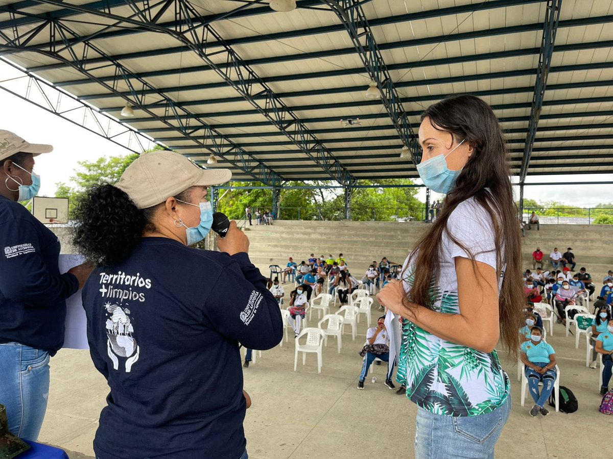 Corantioquia's tweet photo. Para @Corantioquia es fundamental promover el cuidado de los recursos naturales. Por eso, hoy estamos acá con ustedes, compartiendo y reconociendo las buenas prácticas ambientales. #LaDirectoraContigo https://t.co/DbgfzMWlPd