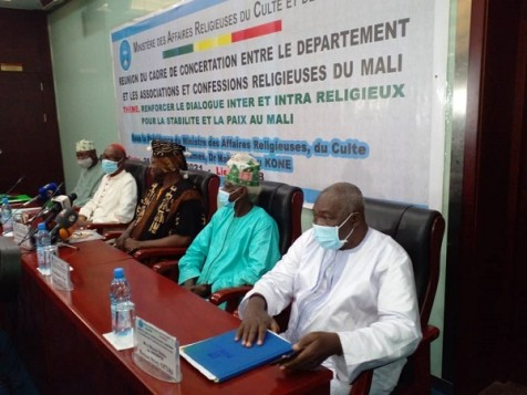 ALERTEINFO8's tweet photo. Les chefs des différentes confessions religieuses ont appelé lundi à Bamako les Maliens au "sursaut national, au changement de comportement et à la mobilisation pour la paix et la stabilité" du pays, lors d’une conférence de presse.

https://t.co/awUiTBM9pI https://t.co/RmooBdKnX8