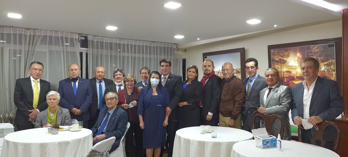francofer1's tweet photo. Y llegaron...
Se cumplieron 70 años de historia en nuestra noble institución.

Zaruma en Quito, La Colonia Zarumeña Residente En Quito cumplió este mes 70 años de vida institucional, siempre en favor de los más altos intereses de nuestra amada ciudad natal.

#Zaruma #PuebloMágico https://t.co/OM6RCYz5PF