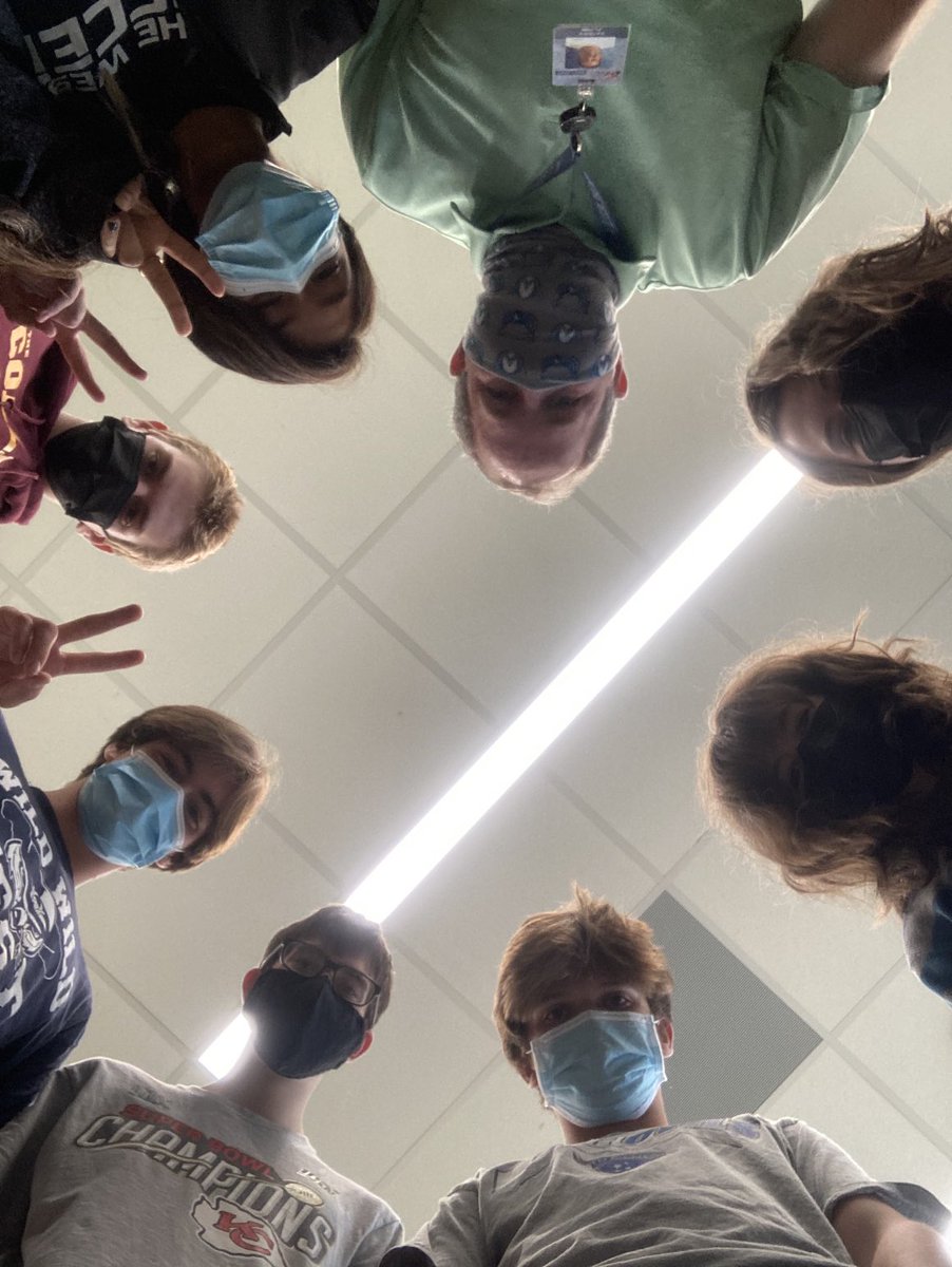 PatFlynn314's tweet photo. 4th hour BC Calculus is raising the roof (and not looking down on your mathematical ability.) #Owlpower #weAttackPeriod #varsityMath https://t.co/sYGjTnraVu