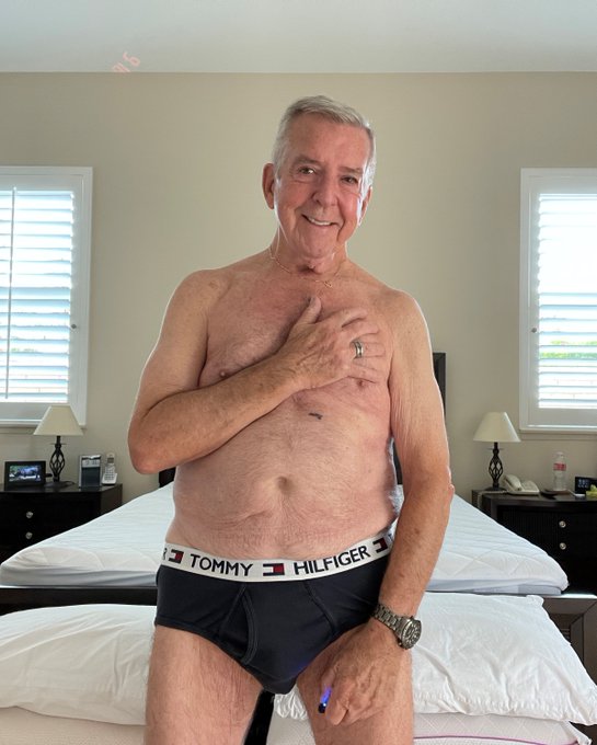 First photo shoot in the new house...  
Bed Linen laundry day! 
SEE https://t.co/Euc7IkLZfE FOR  VIDEO