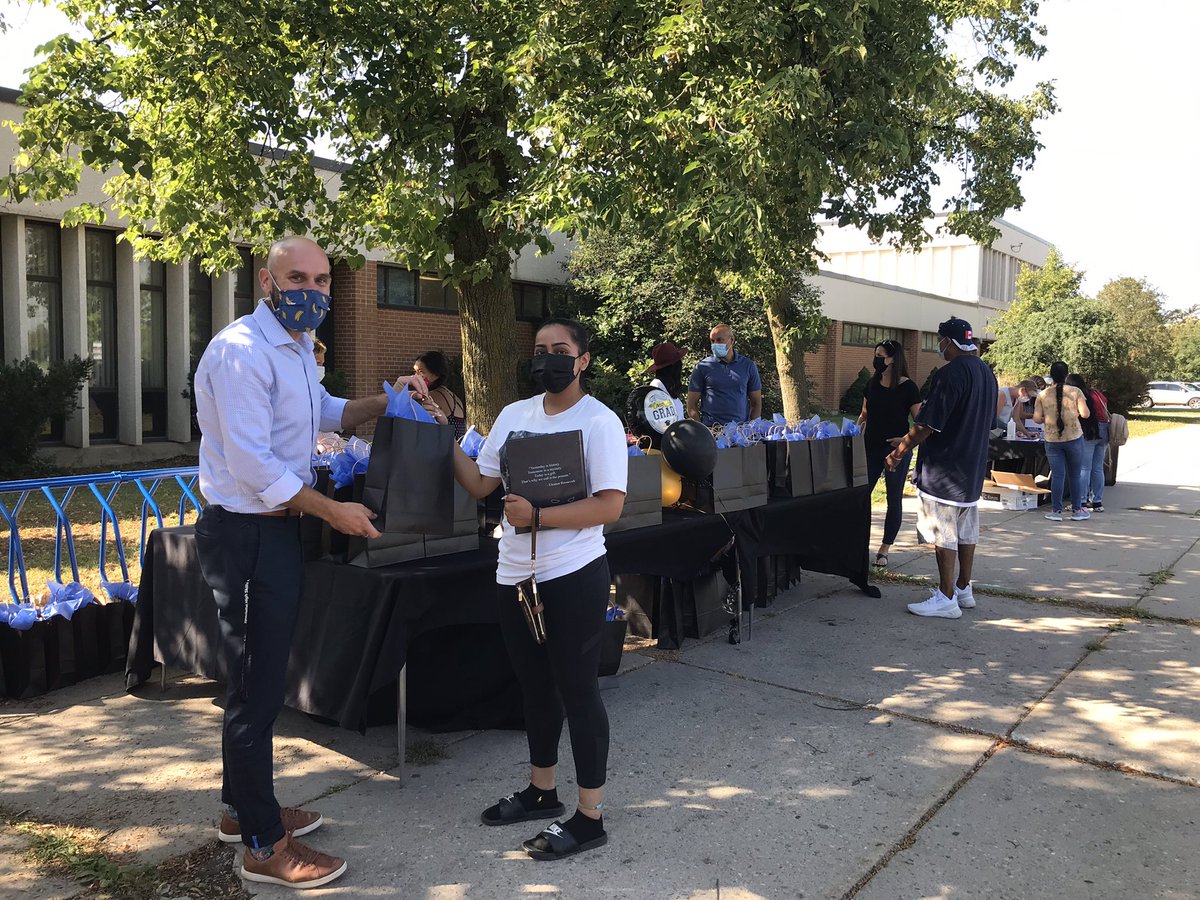 What a joy to be able to (safely) recognize, celebrate and mingle with our wonderful <a href="/WestHumberCI/">West Humber C.I.</a> grads. The sun is shining as bright as their futures! @Alisongsv <a href="/DilawarAlvi/">Dilawar Alvi</a> <a href="/harpreetgill__/">Harpreet Gill</a> A huge thanks to the dedicated staff volunteers who made this possible ❤️ #GoVikes!