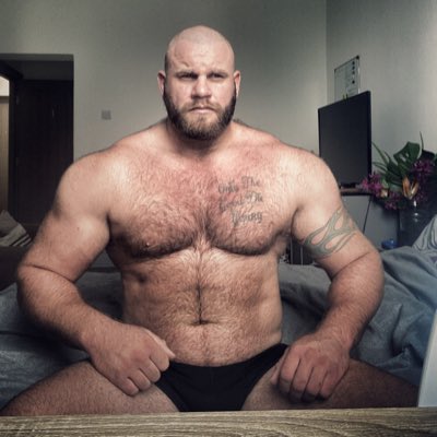 Another morning with no cub to cuddle with...

*Grumpy bear noises*

~Oscar