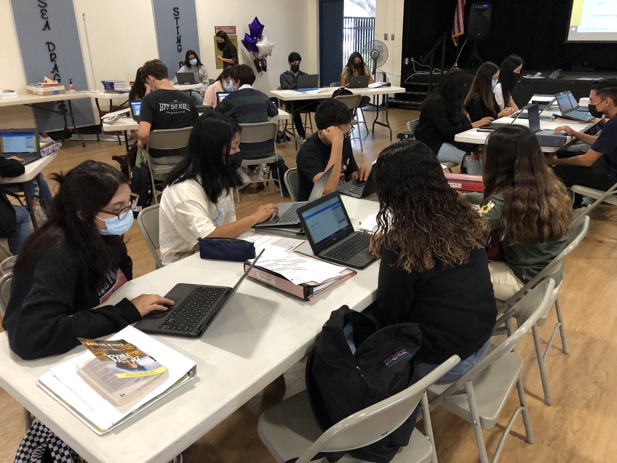 DrDaveMartinez's tweet photo. It’s Aug 31, but this is where it starts three months ahead of the deadline with starting the UC application in our AVID Senior Seminar class. Thank you counselor Mrs. Gulini and teacher Mrs. Green for guiding our ECHS scholars! #nmusd #avid #costamesa #newportbeach #UCbound https://t.co/jWpcfgEtFu