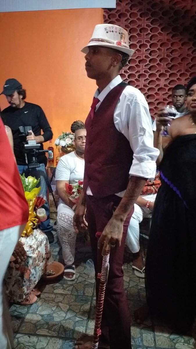 Nefastodo15's tweet photo. Minha farofa amarela vou mostrar como é que faz  vou ensinar p demadeiro qual fogo que queima mais, em cima da pedra fria vou mostrar como é que faz, ele se chama ZÉ PILINTRA é pior que satanás e satanás satanás 🎶🔥🎲🎰 https://t.co/liEJ1Vl5hy