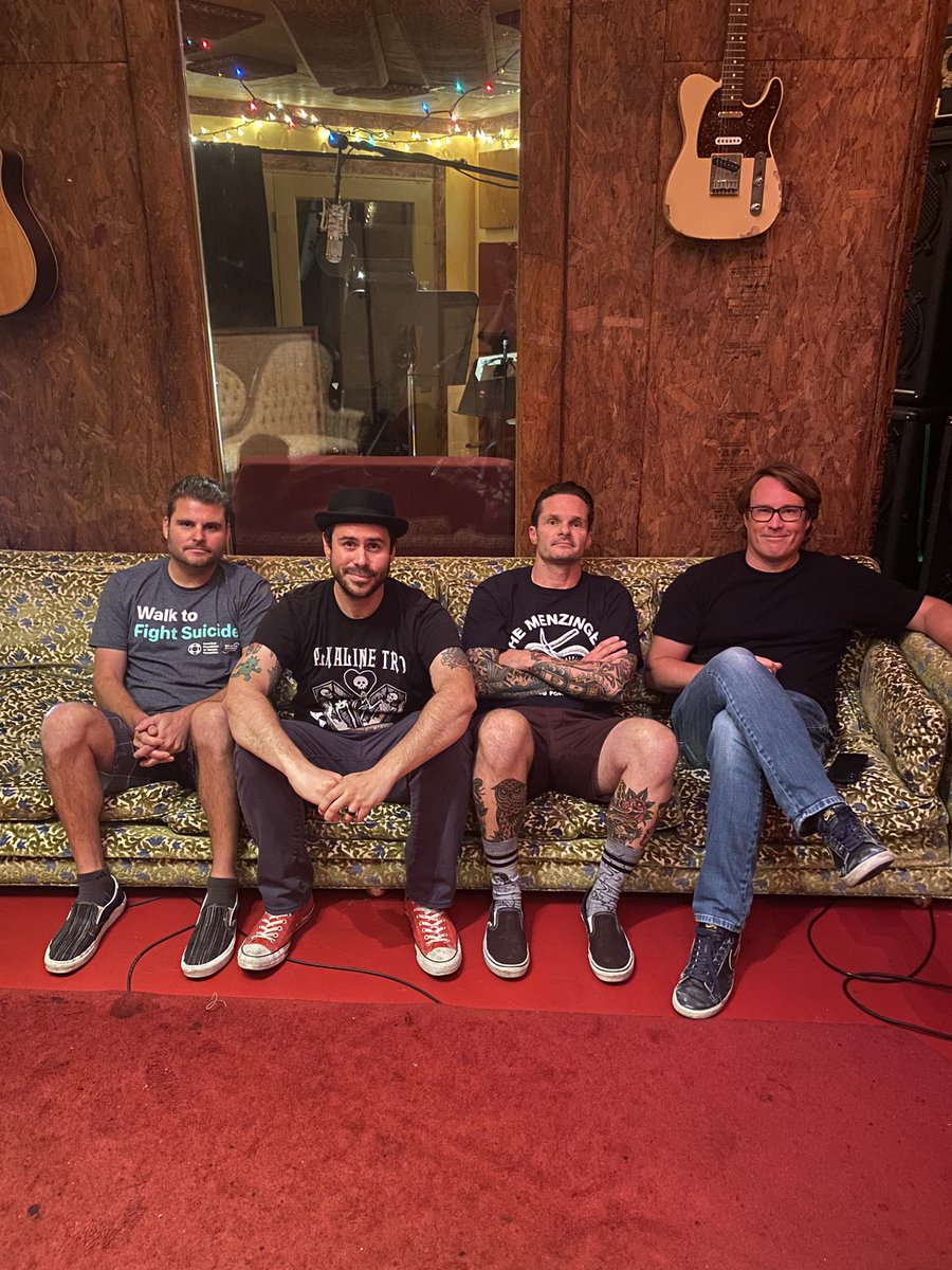 taken_days's tweet photo. Back in the studio with the master #takendays #cameronwebb https://t.co/hlgZAFTvKR